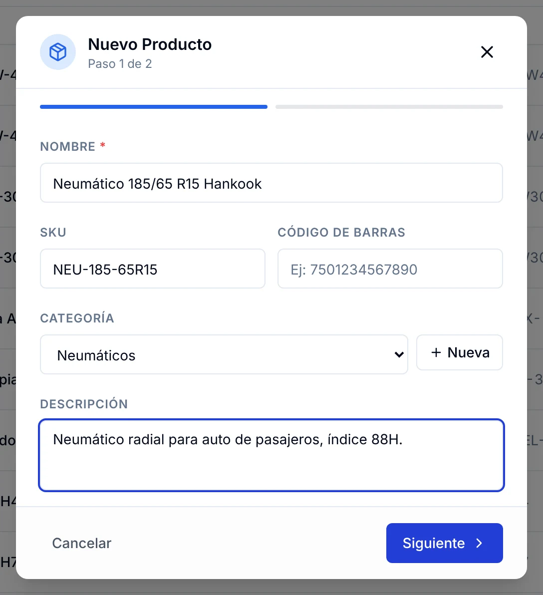Paso 1 de Nuevo Producto con nombre, SKU, categoría y descripción completos