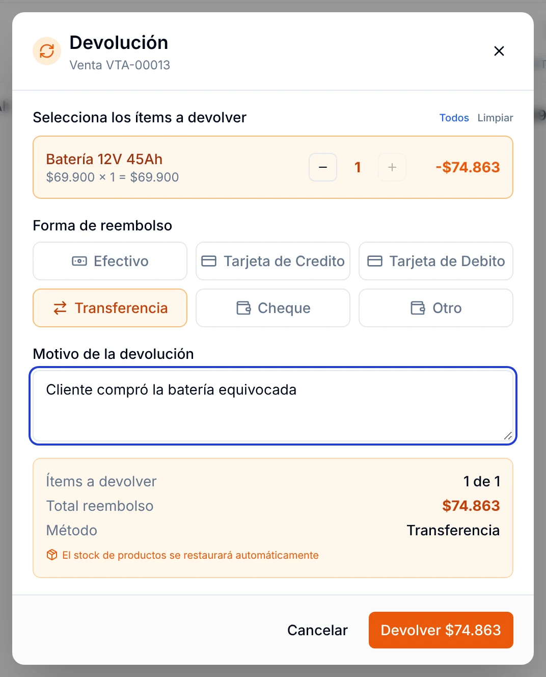 Ventana Devolución con el producto seleccionado, la forma de reembolso, el motivo y el resumen del total a reembolsar