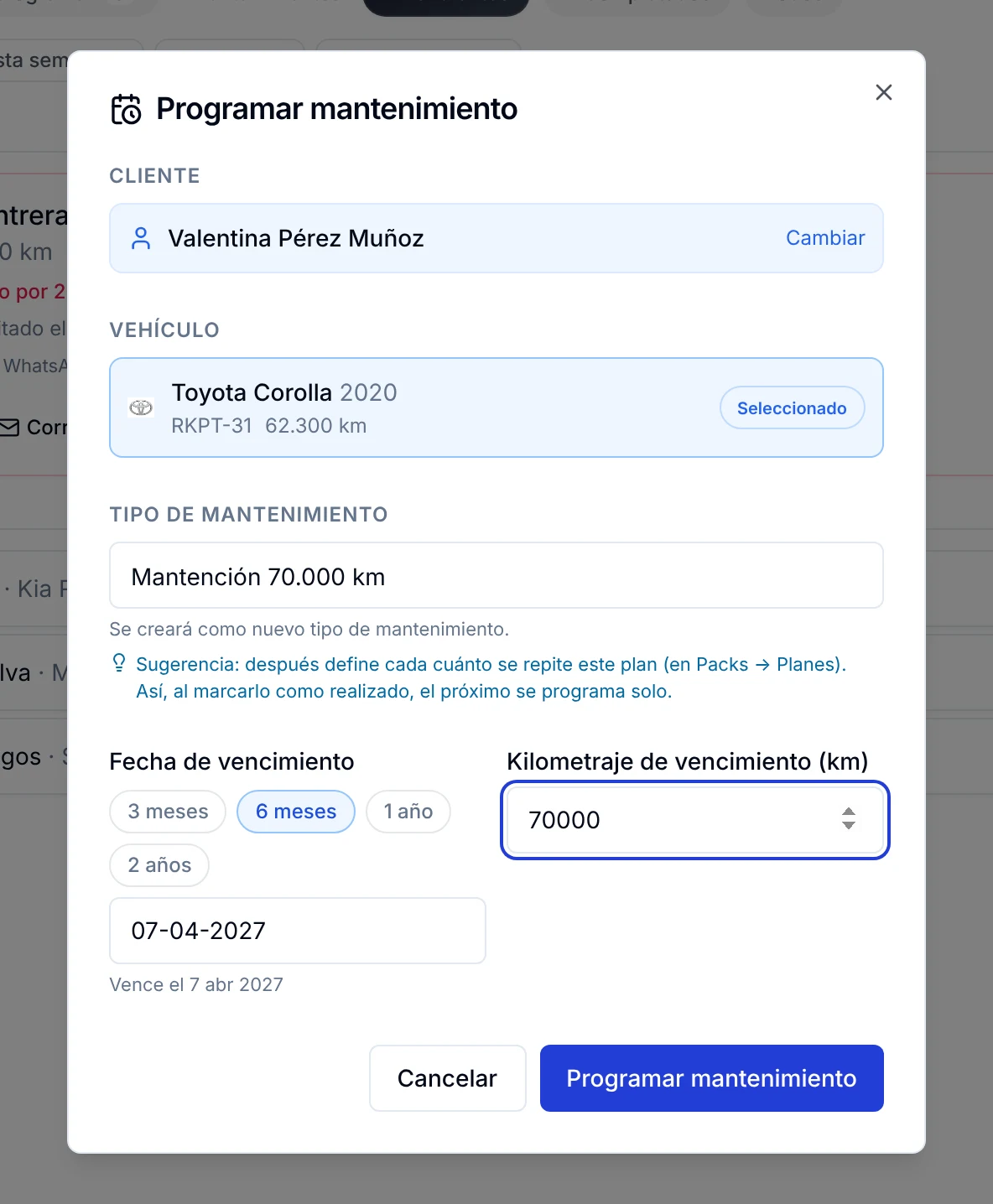 Ventana Programar mantenimiento con cliente, vehículo, tipo, fecha y kilometraje de vencimiento