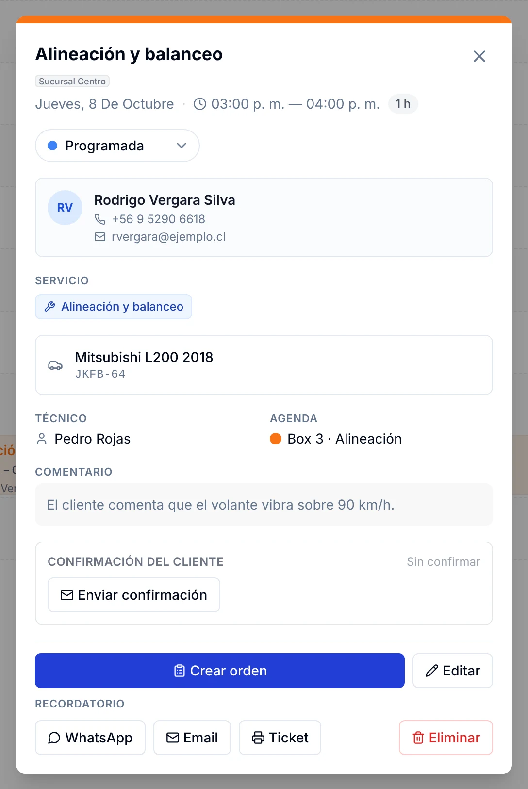 Detalle de una cita con las secciones Confirmación del cliente y Recordatorio con WhatsApp, Email y Ticket