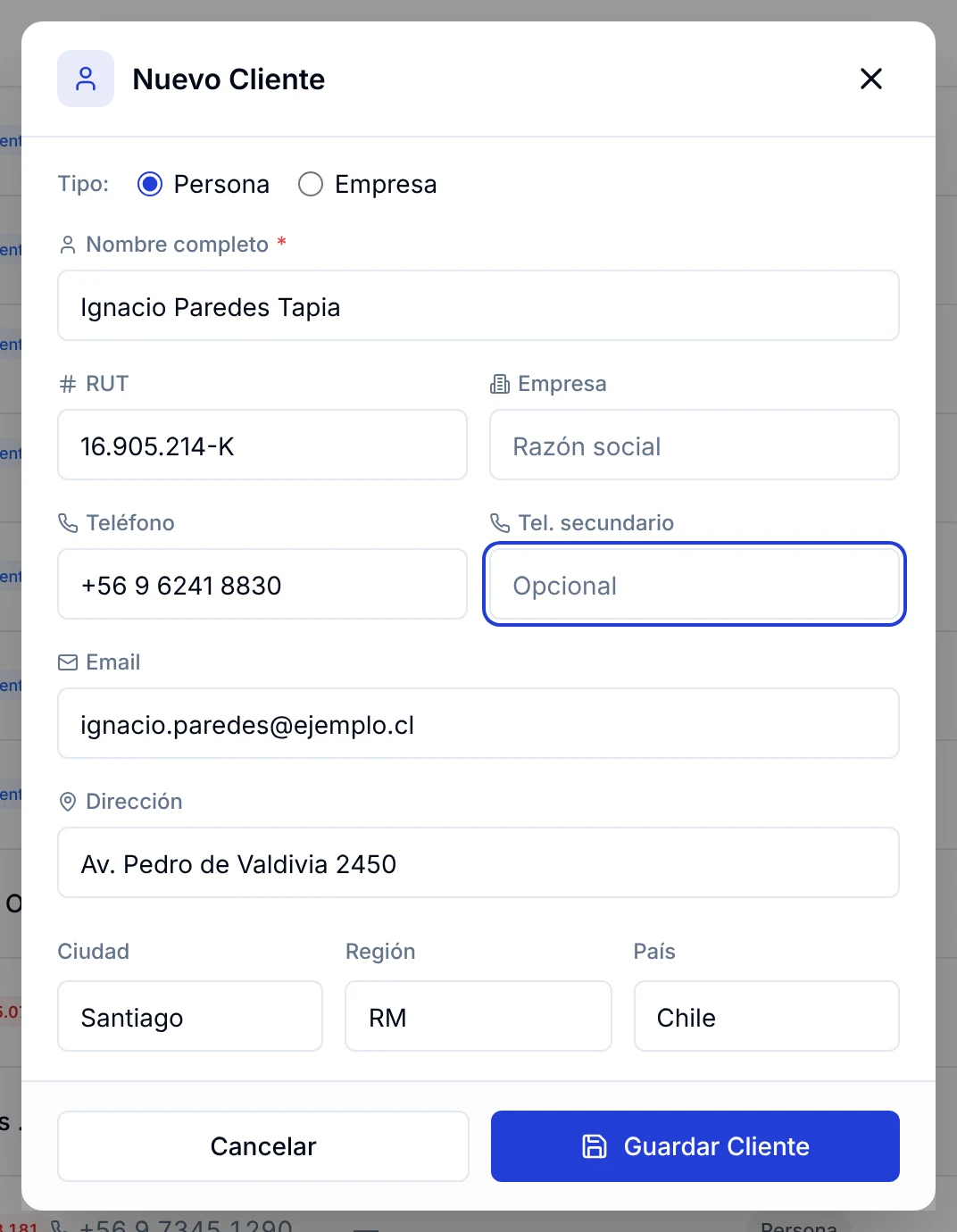 Formulario Nuevo Cliente completado con nombre, RUT, teléfono, email y dirección