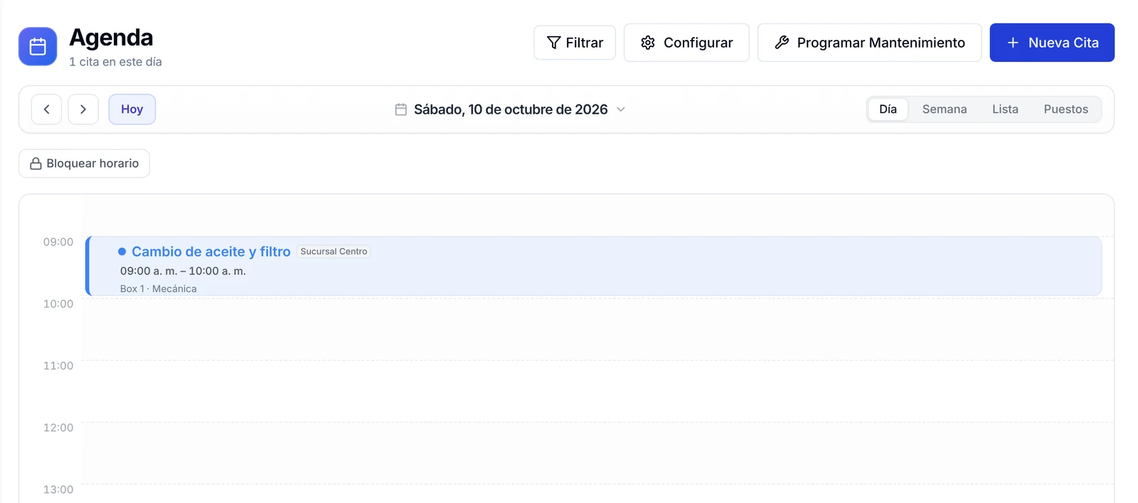Agenda en la vista Día con una cita de cambio de aceite y filtro a las 09:00 en el Box 1