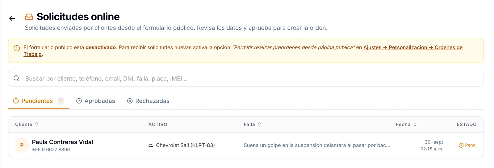 Pantalla Solicitudes online con la pestaña Pendientes y una solicitud de Paula Contreras Vidal por un Chevrolet Sail