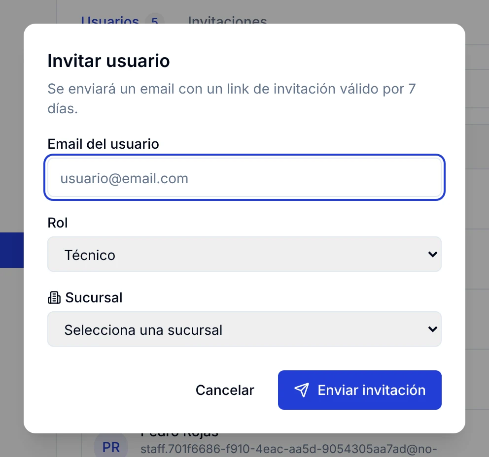 Ventana Invitar usuario con los campos Email del usuario, Rol y Sucursal